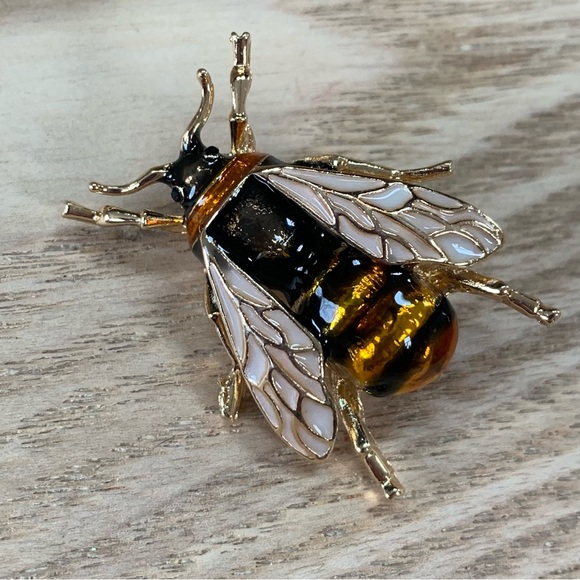 Adorable modern enamel painted gold tone metal Bee Bug Brooch Pin Spring Summer - Picture 2 of 6